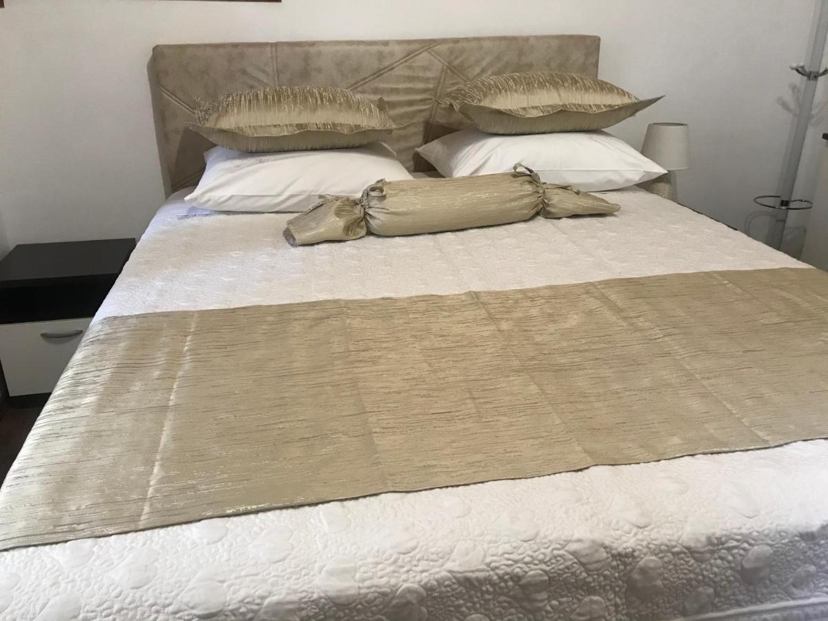 Center Apartment Neno 斯普利特 外观 照片